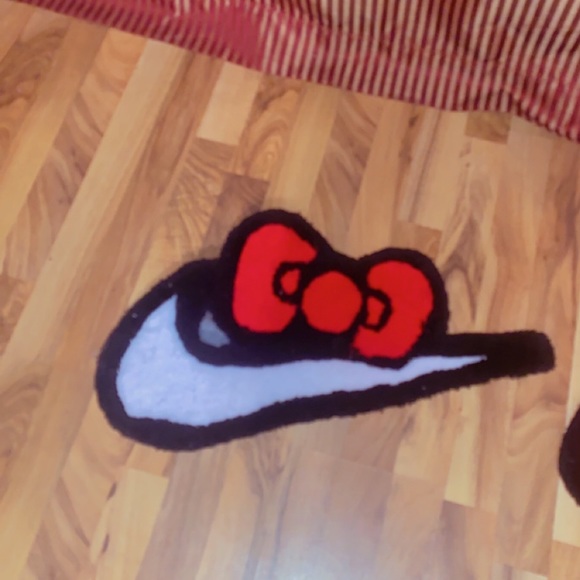 Hello kitty Nike rugs - Picture 3 of 5